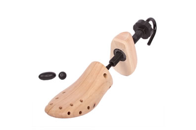How To - Schoenen oprekken - Poetsgids - The ShoeCare-Shop